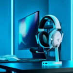 هدست بی سیم گیمینگ ریزر مدل RAZER BLACKSHARK V2 PRO سفید - تصویر 3